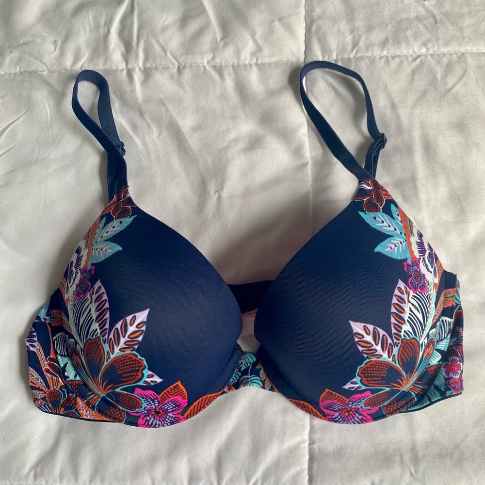 VS Pink push up bra NWOT